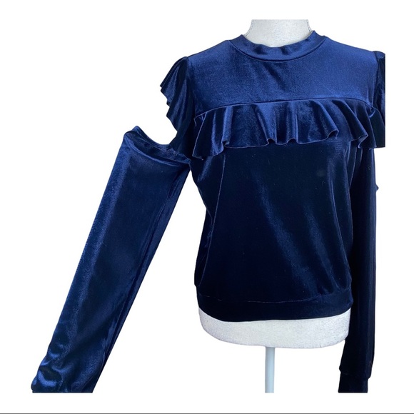 NWT. Romeo & Juliet Couture Navy Blouse. Size M. - Picture 3 of 13